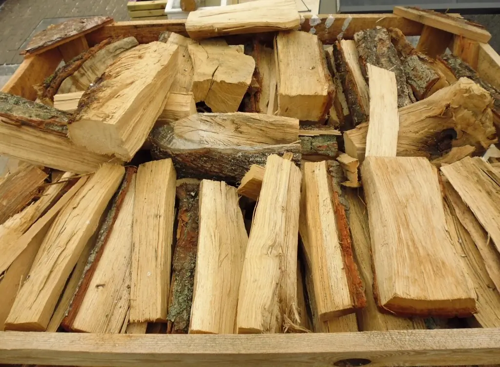 Gedroogd Openhaard Eikenhout haardhout pallet, losgestort 1.0 kuub, gestapeld 0.7 kuub brandhout Warentuin Mix